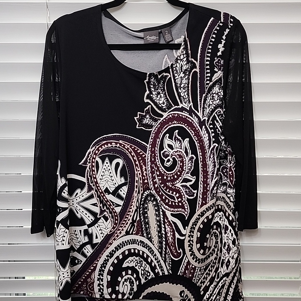 Women’s Black And White Chico’s Top sz 2(large)